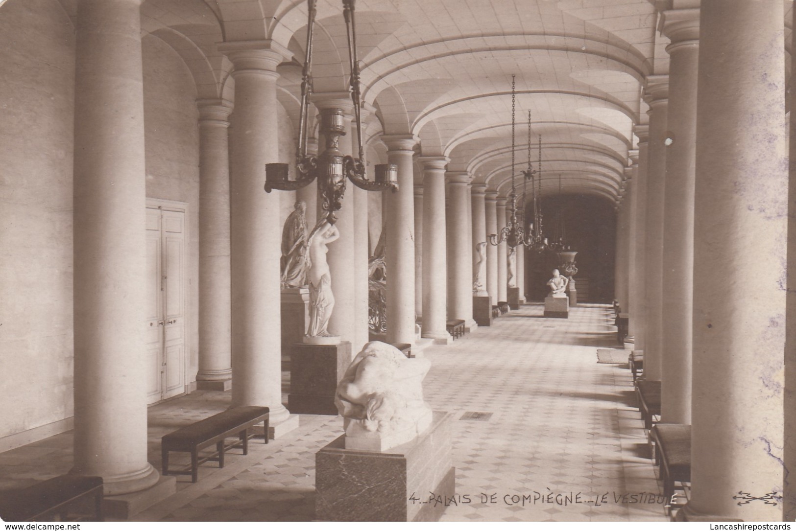 Postcard Palais De Compiegne Le Vestibule My Ref  B13819 - Compiegne