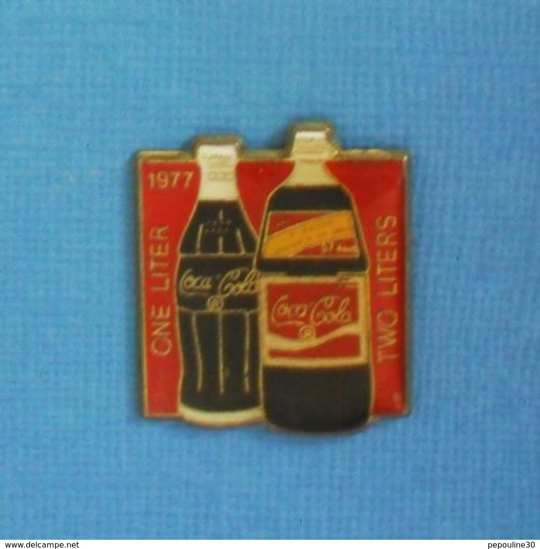 1 PIN'S //  ** COCA COLA / 1977 CNE LITER / TWO LITERS ** - Coca-Cola