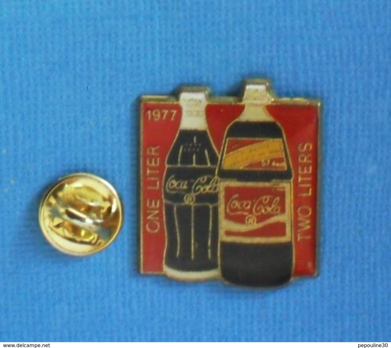 1 PIN'S //  ** COCA COLA / 1977 CNE LITER / TWO LITERS ** - Coca-Cola