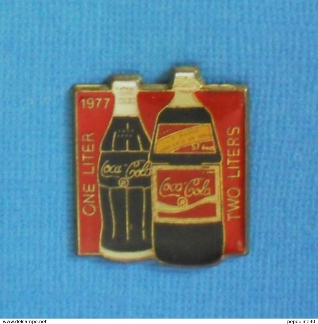 1 PIN'S //  ** COCA COLA / 1977 CNE LITER / TWO LITERS ** - Coca-Cola