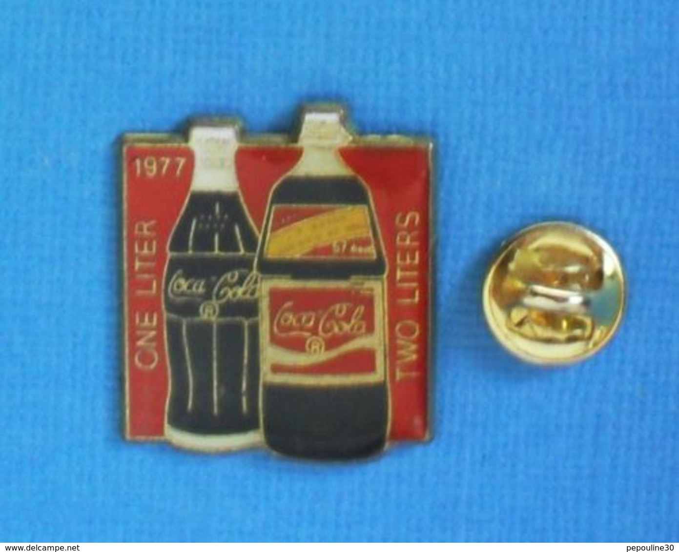 1 PIN'S //  ** COCA COLA / 1977 CNE LITER / TWO LITERS ** - Coca-Cola