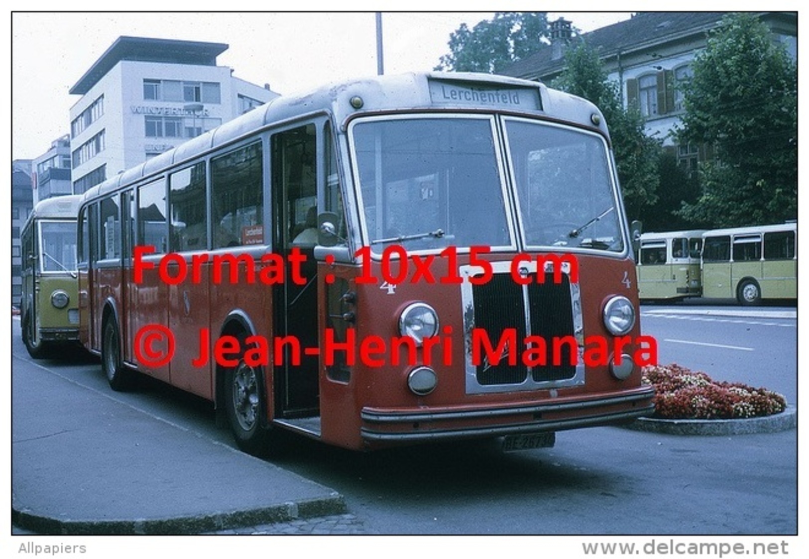 Reproduction D'une Photographie D'un Ancien Bus Berna à Thun En Suisse En 1972 - Sonstige & Ohne Zuordnung