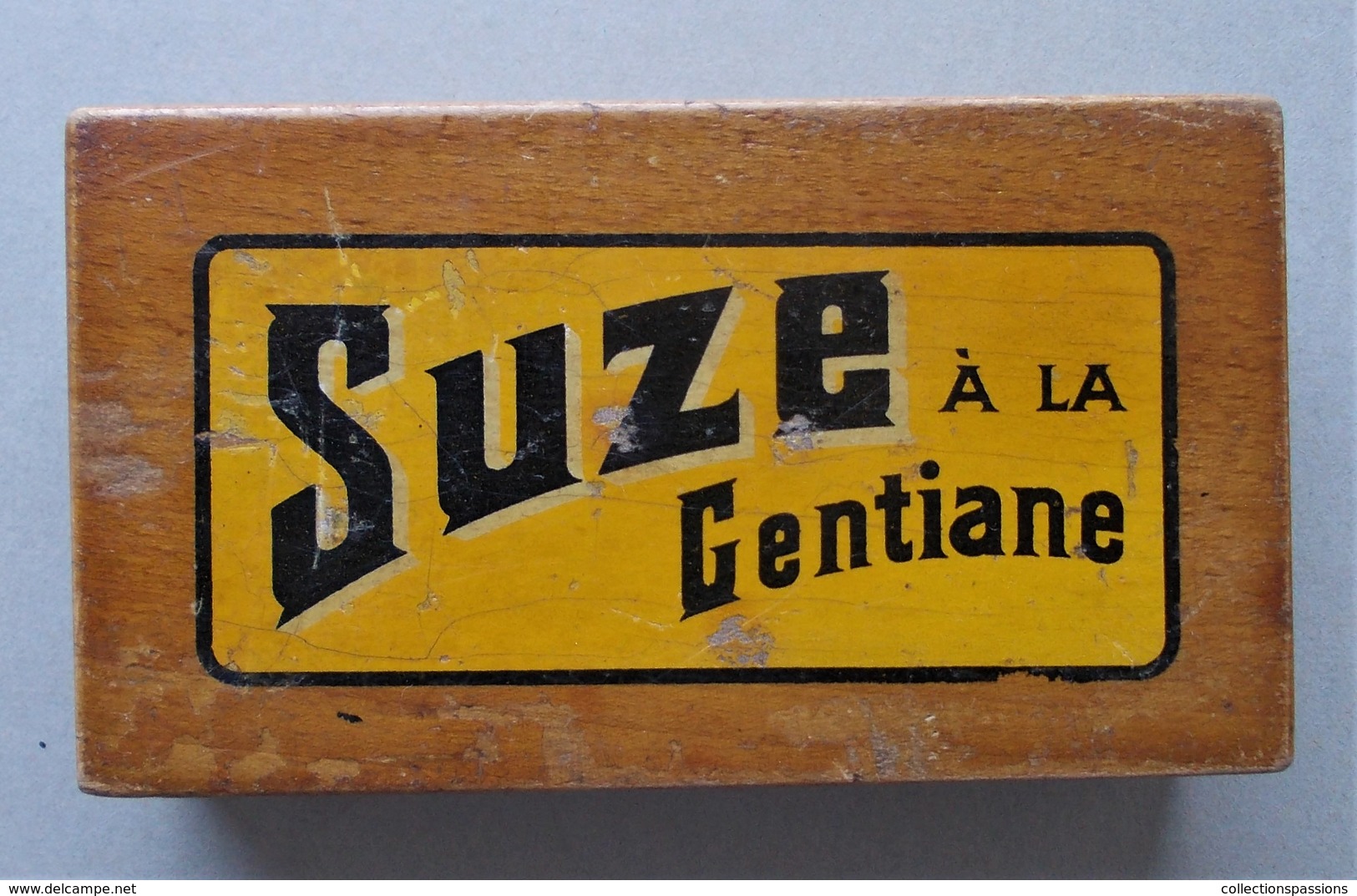 - BOITE A JEU DE CARTES - SUZE à La Gentiane - - Autres & Non Classés