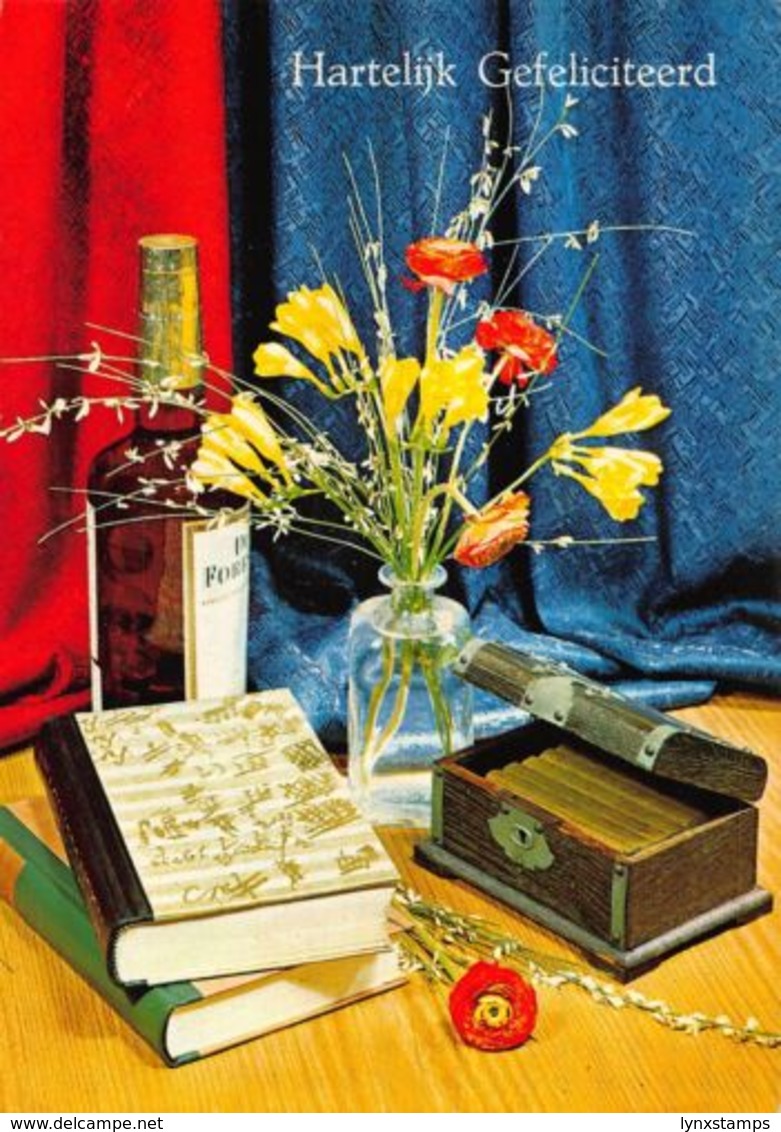 Hartelijk Gefeliciteerd Bottle Of Alcohol, Books Flowers In Vase Postcard - Souvenir De...