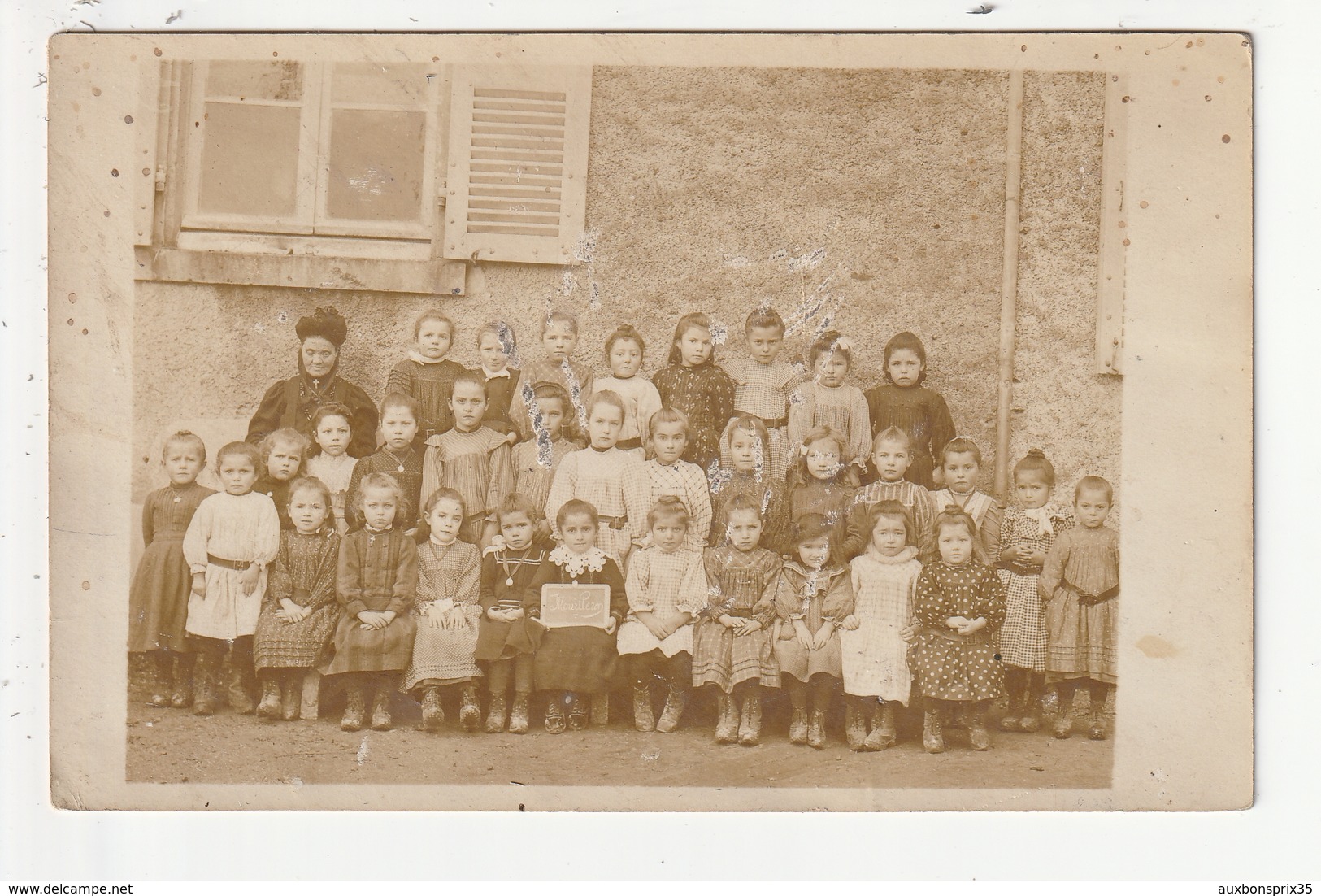 CARTE PHOTO - MOUILLERON  EN PAREDS OU MOUILLERON LE CAPTIF - PHOTO DE CLASSE DES FILLES - 85 - Mouilleron En Pareds