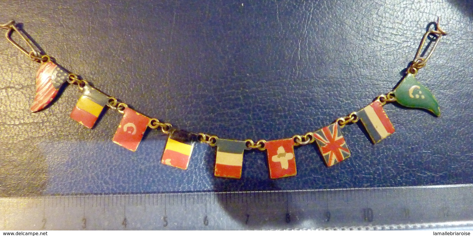 MILITARIA, A Definir, Chainette Avec 9 Drapeaux - Autres & Non Classés