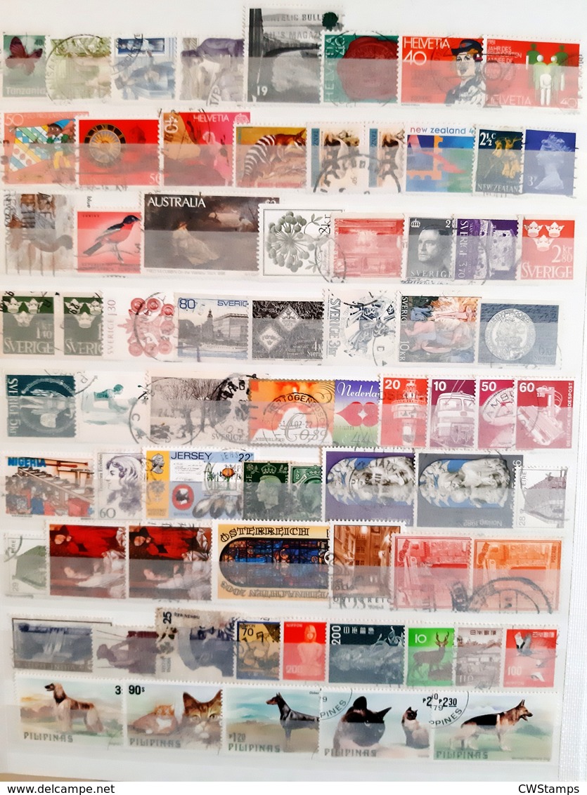 Wereld + - 750 Stamps - Collections (with Albums)