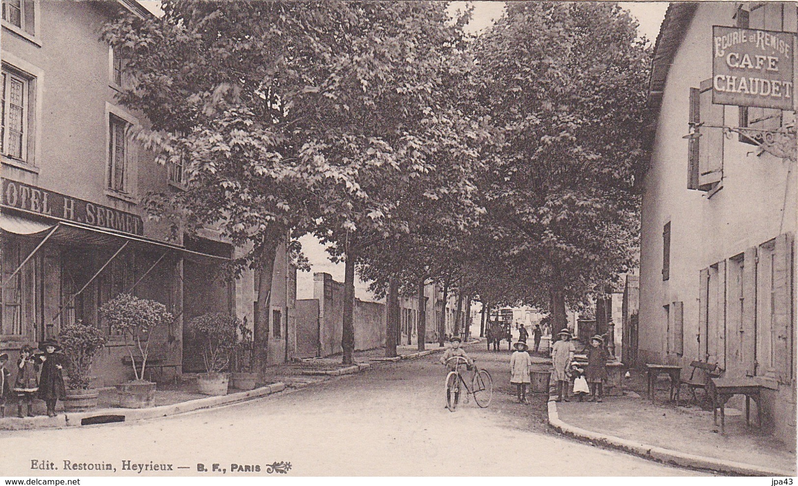 HEYRIEUX  Avenue De La Republique - Otros & Sin Clasificación