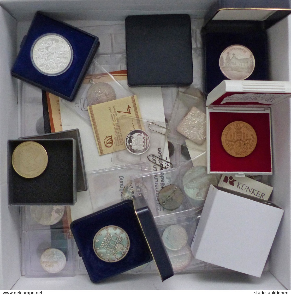 Münzen Lot Mit Circa 25 Medaillen Auch Silber Dazu Div. Notgeldmünzen Und Wertmarken Spannende Fundgrube I-II - Sonstige & Ohne Zuordnung
