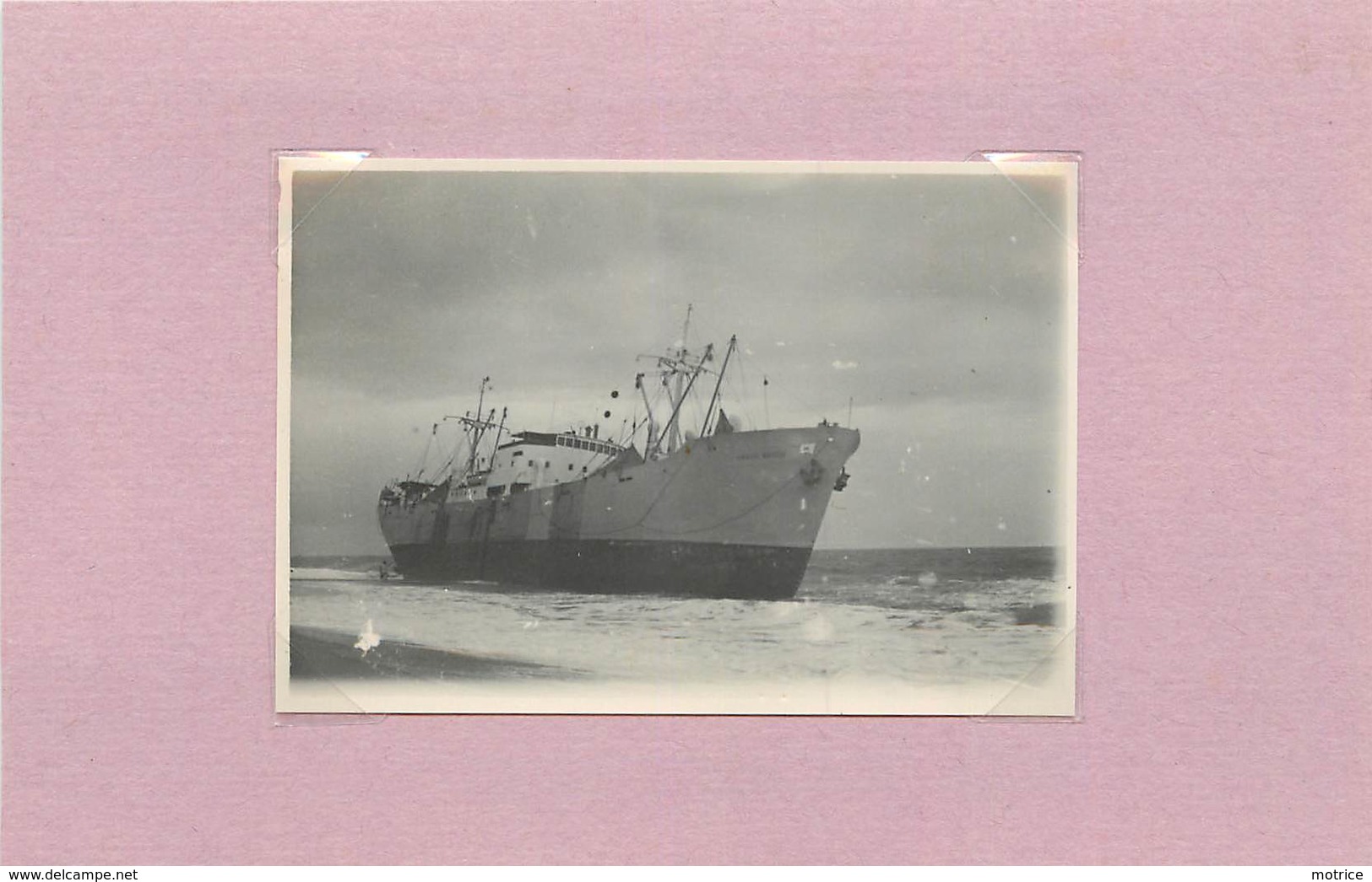 COTE D'IVOIRE -  Abidjan (Bassam),bateau Hoegh Brook, échoué (photo Année 1948, Format 8,2 Cm X 5,7cm Environ) - Bateaux