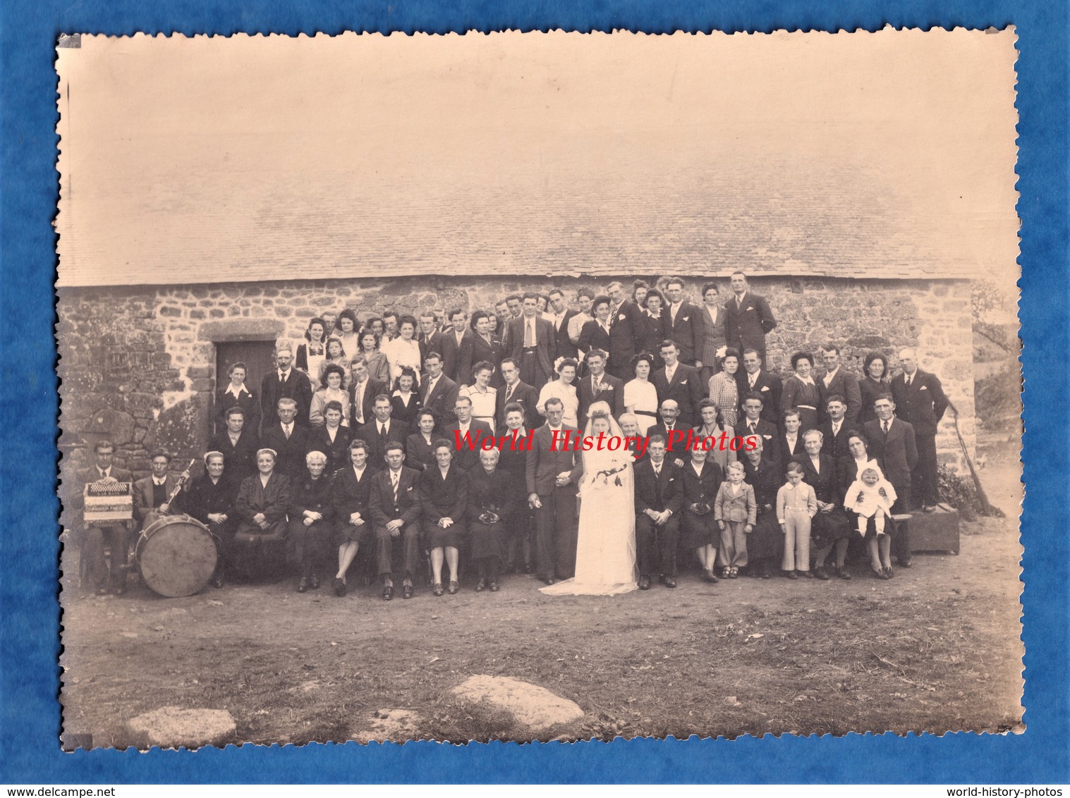 Photo Ancienne - BRETAGNE à Situer - Portrait De Mariage Homme Femme - Accordéon L. Le Bars Maugein & Clarinette Coiffe - Anciennes (Av. 1900)