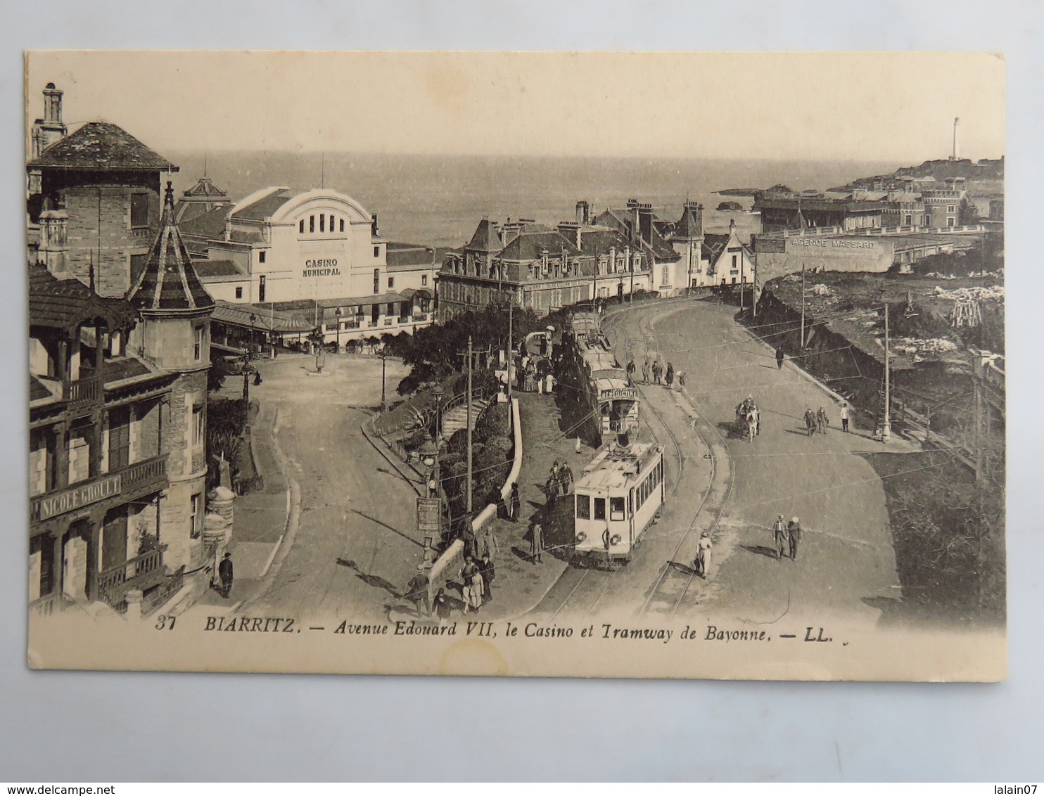 C. P. A. : 64 BIARRITZ : Avenue Edouard VII, Casino Et Tramway De Bayonne, Animé - Biarritz