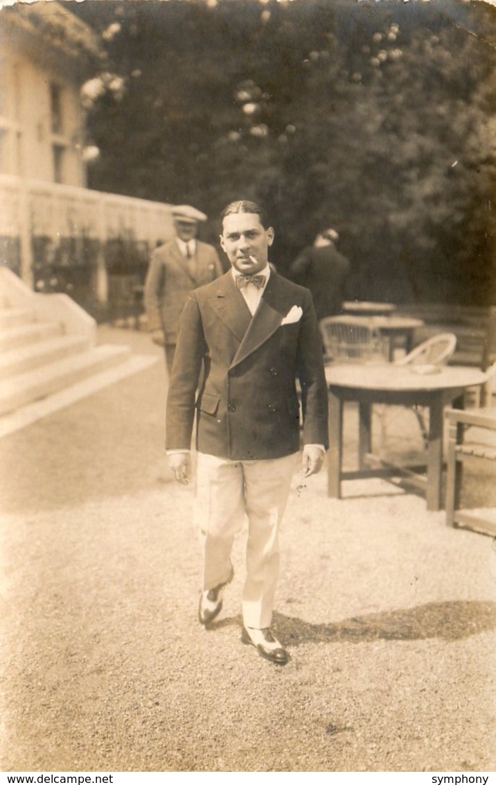 35. CPA. Photo Rebel. DINARD. Homme Fume Une Cigarette. Chaussures Bicolores. - Dinard