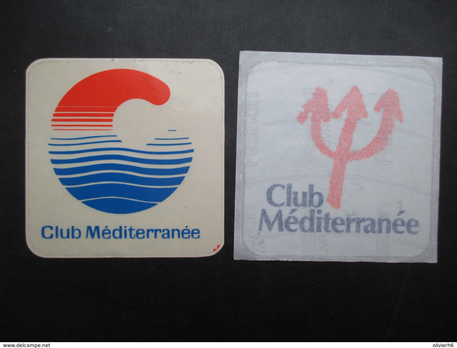 LOT 2 AUTOCOLLANTS VACANCES (M1911) CLUB MEDITERRANEE (2 Vues) Club Med Trident - Autres & Non Classés