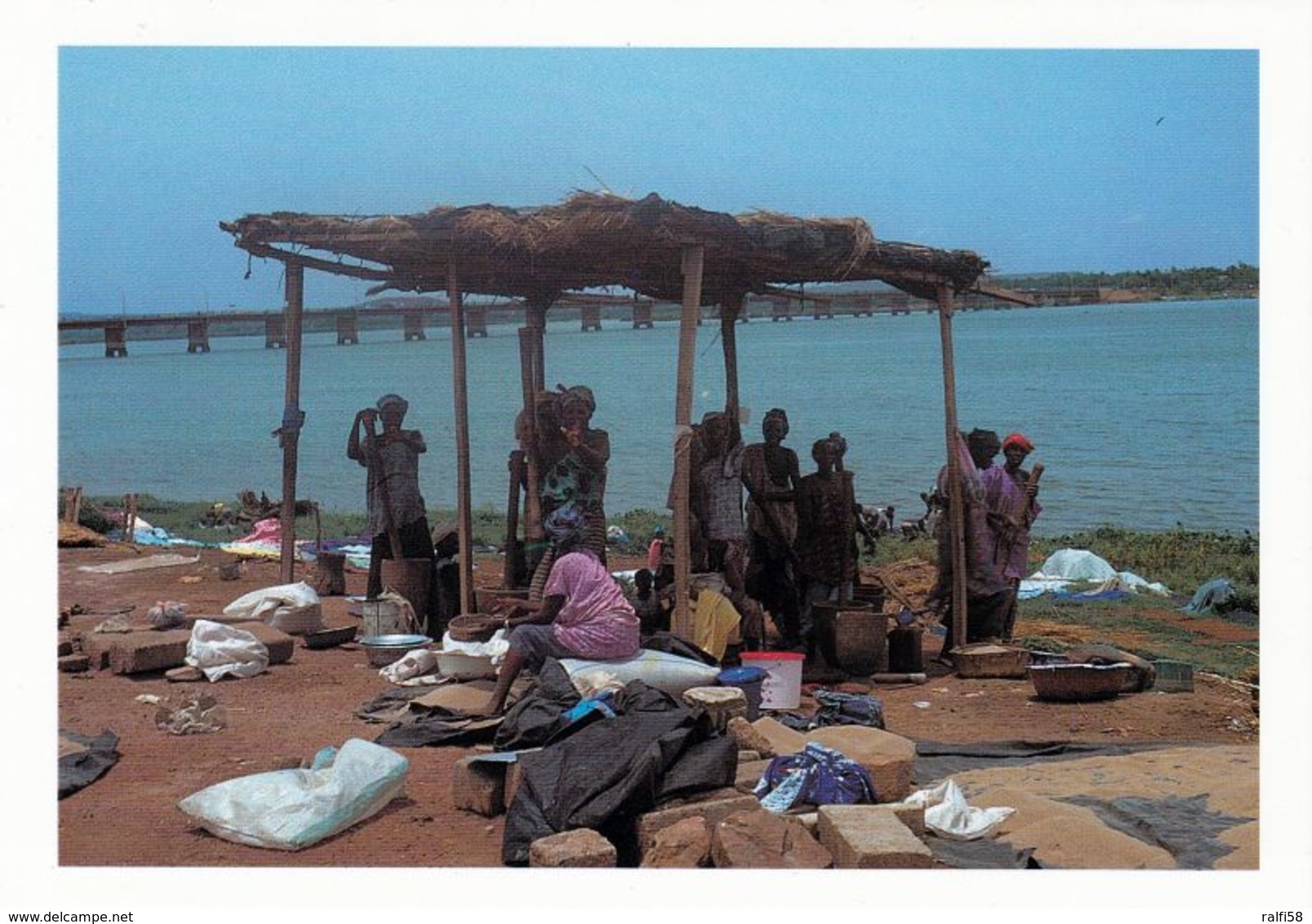 1 AK Mali * Frauen Am Fluß Bei Bamako Bei Der Verarbeitung Von Hirse - Préparation Fonio * IRIS Karte M - 12 * - Mali