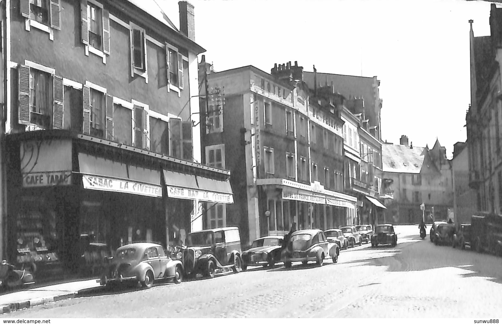 18 - Bourges - Place Henri Mirpied (animée, Oldtimer, Automobile) - Bourges