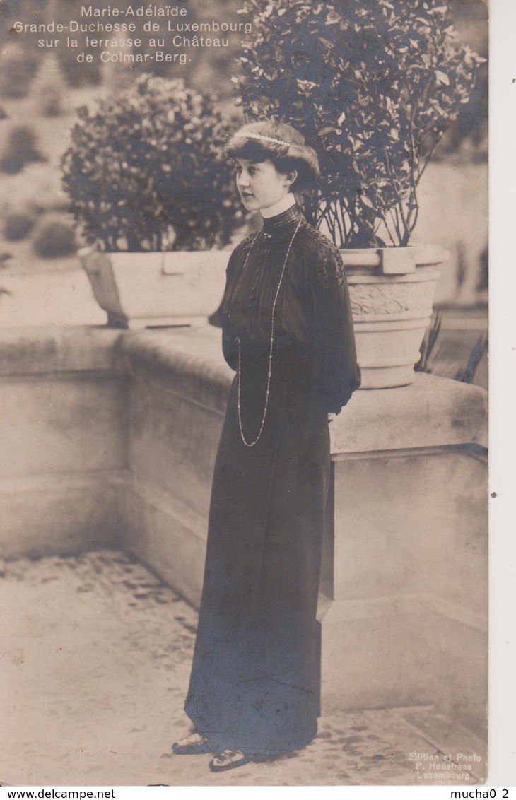 LUXEMBOURG - MARIE ADELAÏDE  SUR LA TERASSE AU CHATEAU DE COLMAR-BERG - Famille Grand-Ducale