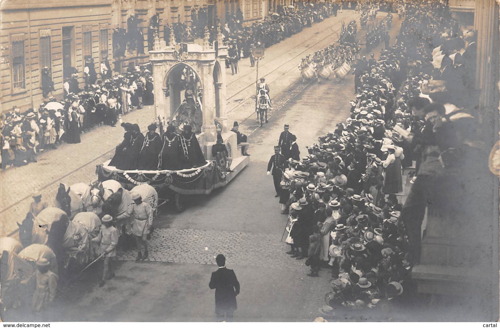 BRUXELLES - Fêtes De L'Indépendance - Char Représentant La Maison De Bourgogne - Fêtes, événements