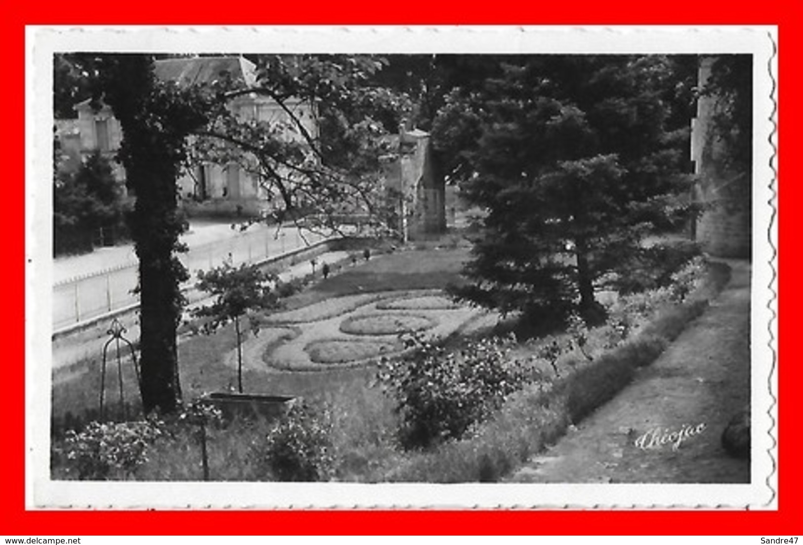 CPSM/pf (17)  SURGERES.  Les Jardins...K456 - Surgères