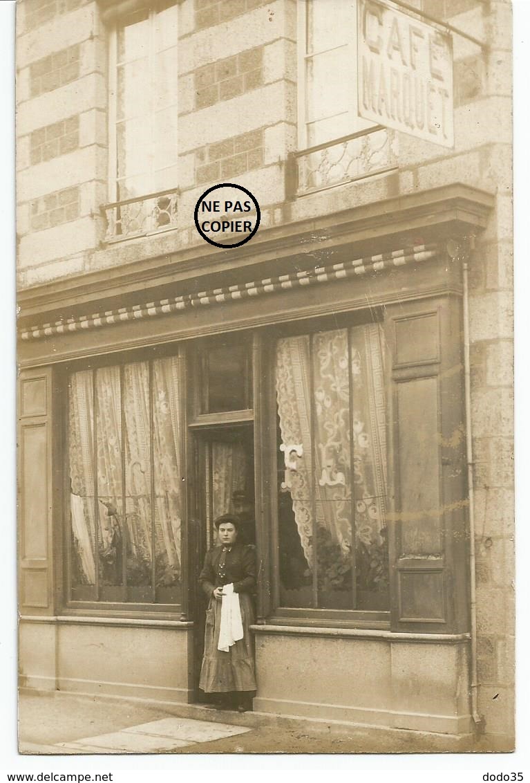 VILLEDIEU LES POELES. CARTE PHOTO. Devanture Du Café MARQUET, Rue De Paris. - Villedieu