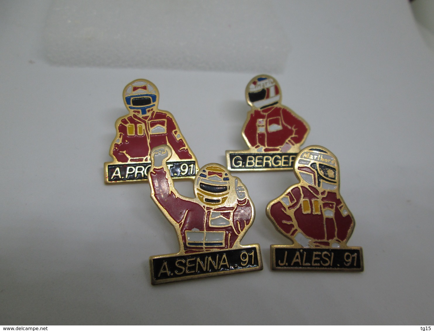 PIN'S   LOT 4  PILOTES MARLBORO  FORMULE 1  PROST  ALESI  BERGER  SENNA - F1