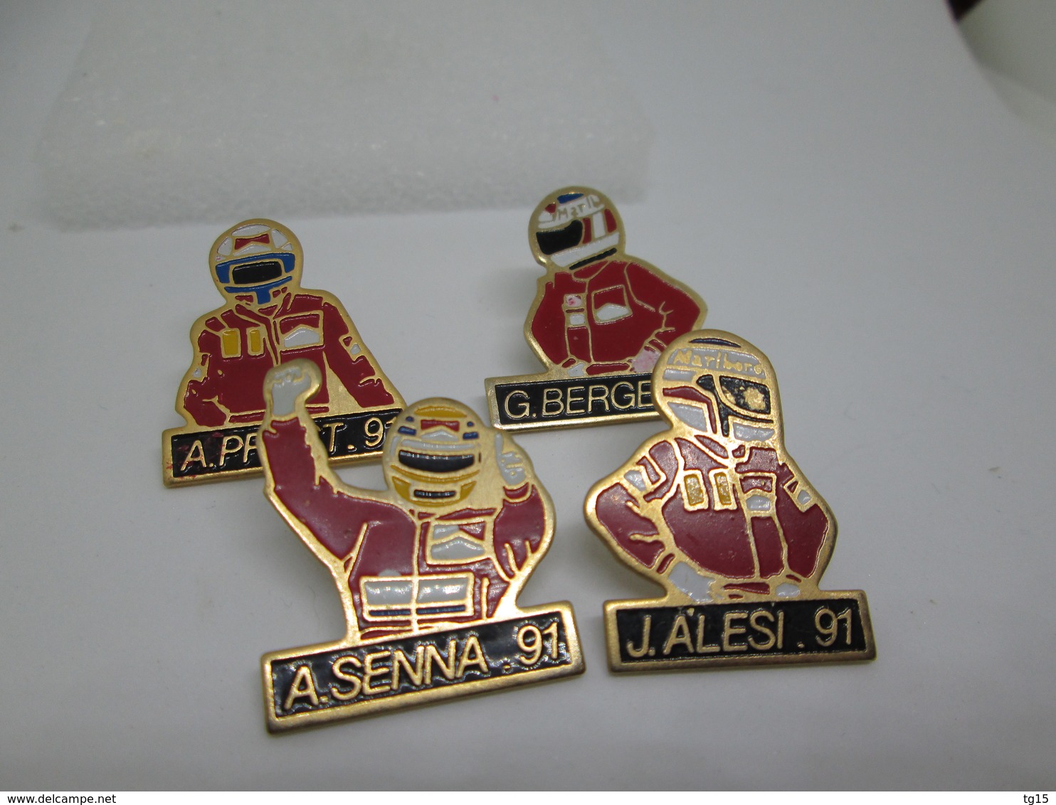 PIN'S   LOT 4  PILOTES MARLBORO  FORMULE 1  PROST  ALESI  BERGER  SENNA - F1