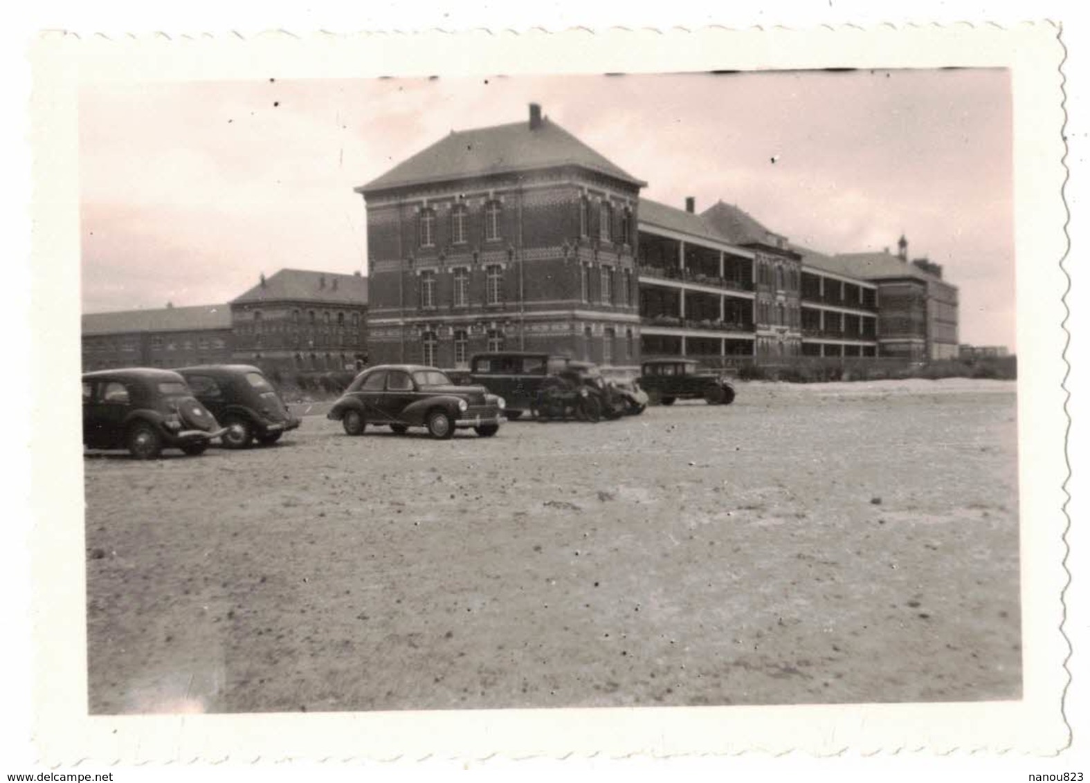 BERCK PLAGE HÔPITAL MARITIME TRANSPORTS VOITURE VIEILLE VERITABLE PHOTO DENTELEE TRACTION TACOT RENAULT CITROËN PEUGEOT - Cars