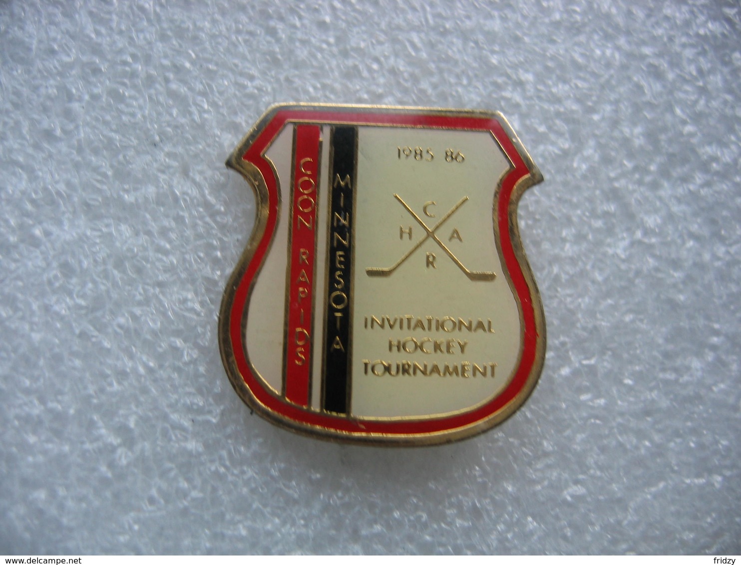 Pin's D'une Invitation Pour Un Tournoi De Hockey Entre Les Coons Rapids Et Minnesota. Saison 85-1986 - Pattinaggio Artistico