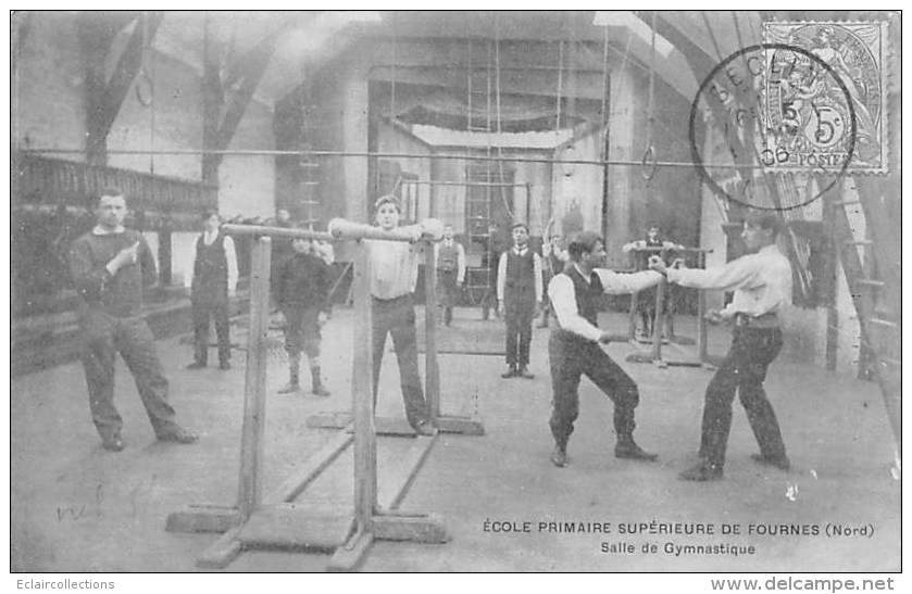 Fournes       59        Ecole . Salle De Gymnastique.Boxe. Barres Parallèlles.             ( Décollée Voir Scan) - Andere & Zonder Classificatie