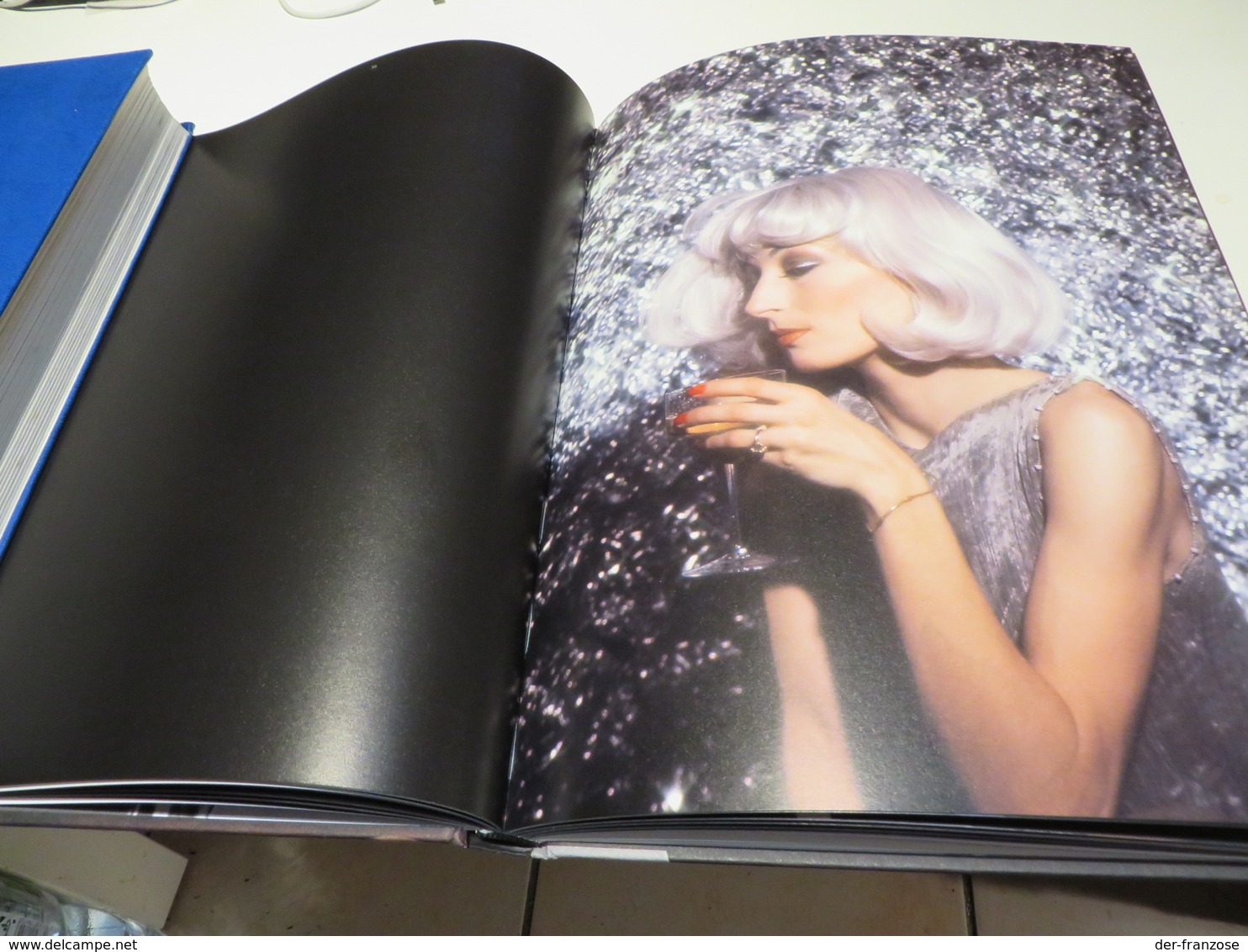 A R A  G A L L A N T  DAVID WILLS  INTRODUCTION BY ANJELICA HUSTON  FOTOBUCH