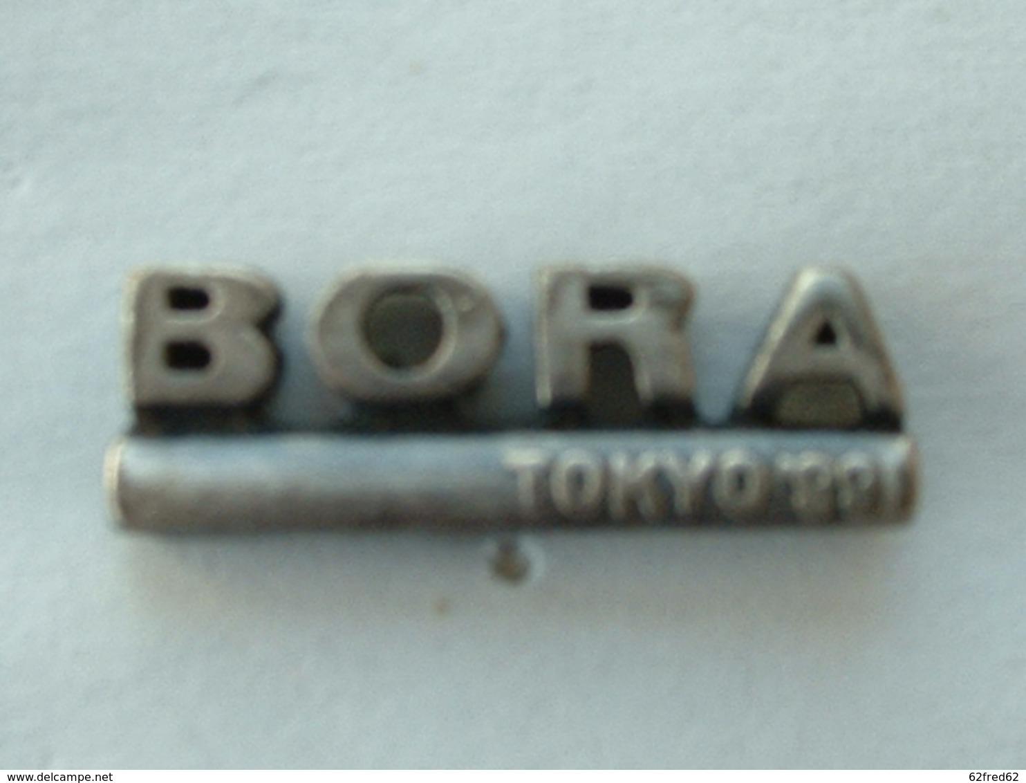 PIN'S VOLKSWAGEN BORA - TOKYO ' 99 - Volkswagen