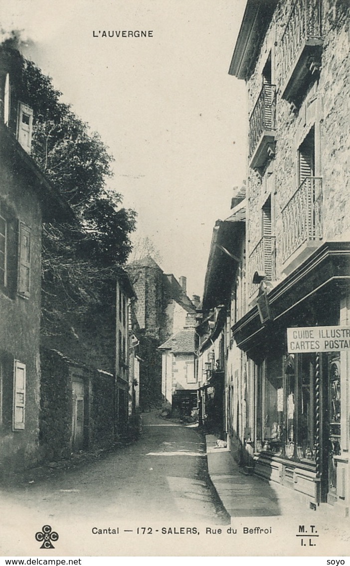 Marchand De Cartes Postales à Salers . Postcard Seller . Deltiology - Shopkeepers