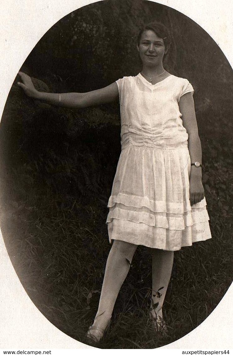 2 Photos Originales En Médaillon - Portrait De Gertrüde & X , 2 Adolescentes Au Jardin Vers 1910/20 - Personnes Anonymes