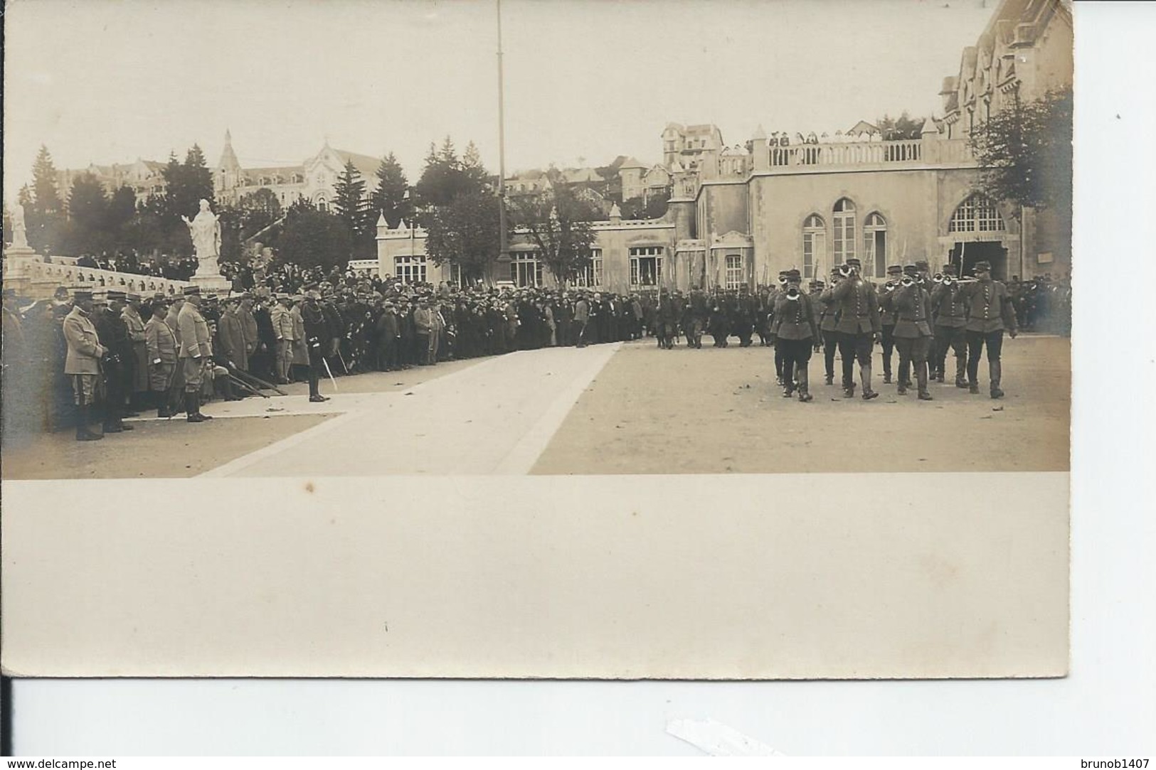 LOURDES   Asile Notre Dame FANFARE Defile Militaire Blesses Apres 1918 - Lourdes