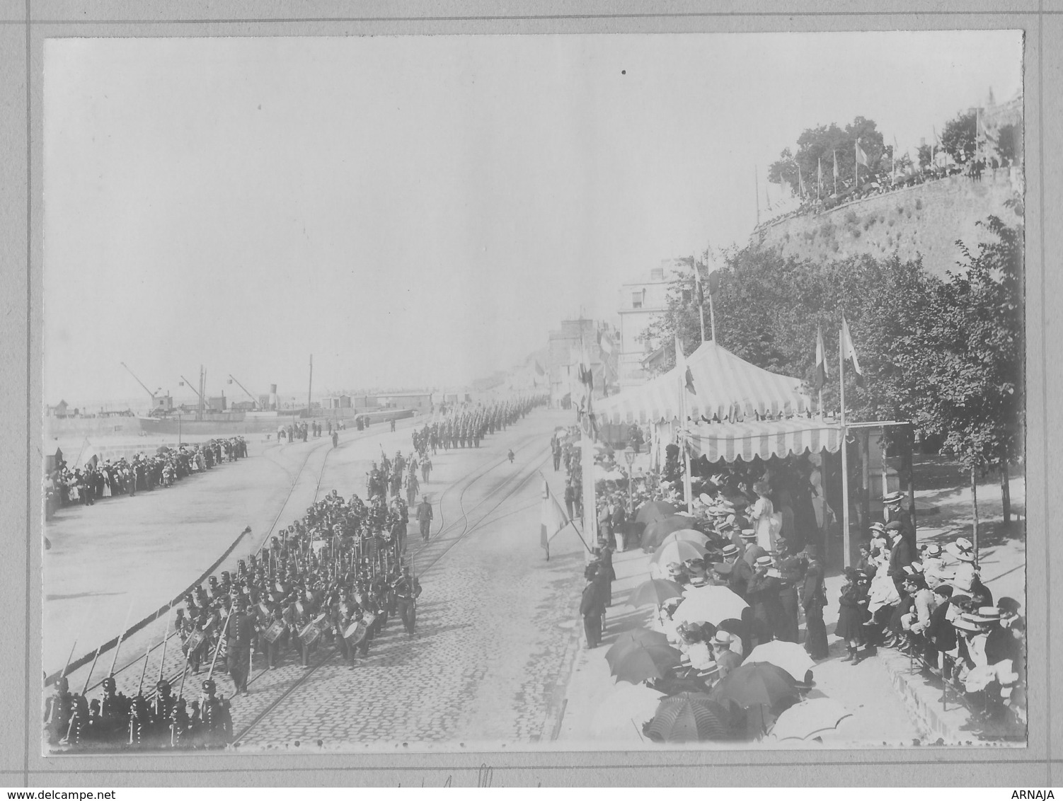 GRANVILLE: Photo D'un Défilé Militaire Sur Le Port Datée 1910 - Granville