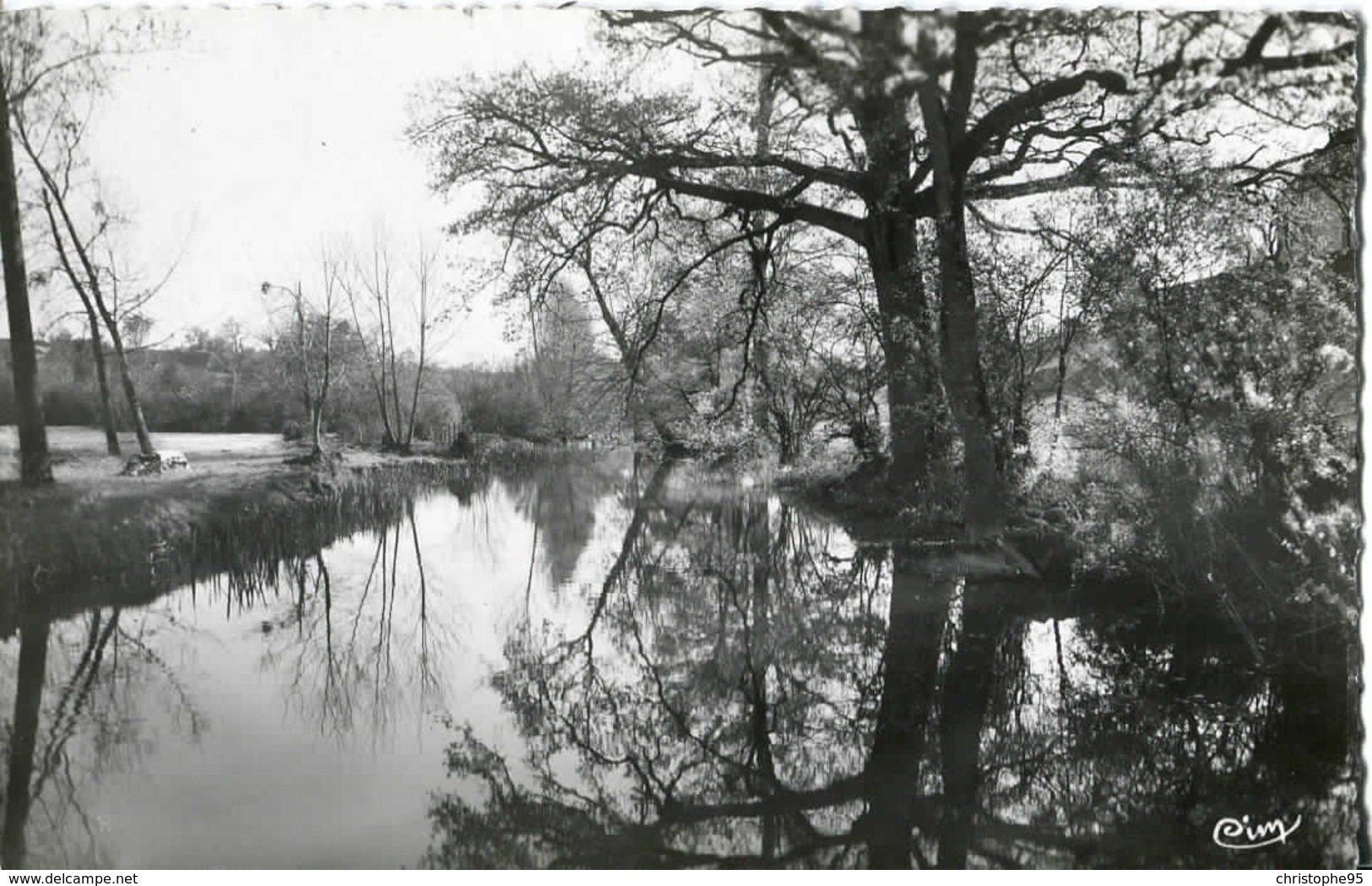 86 .20624 . Chateau Garnier . Paysage Sur Le Clain .cpsm . - Autres & Non Classés