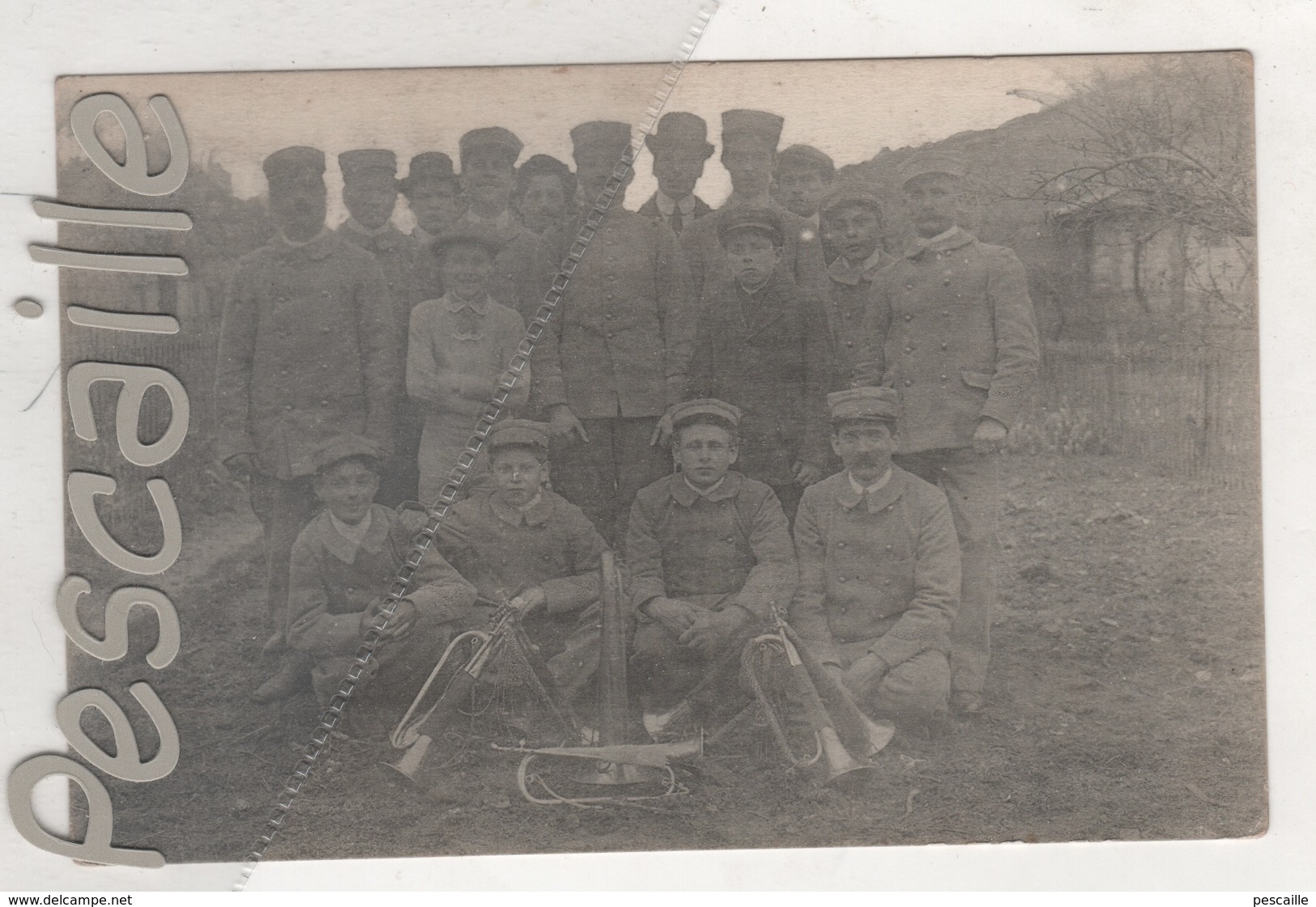 CARTE PHOTO ANIMEE DE MEMBRES D'UNE FANFARE A IDENTIFIER - ST PIERRE LES ELBEUF 26 1 1912 - Music And Musicians