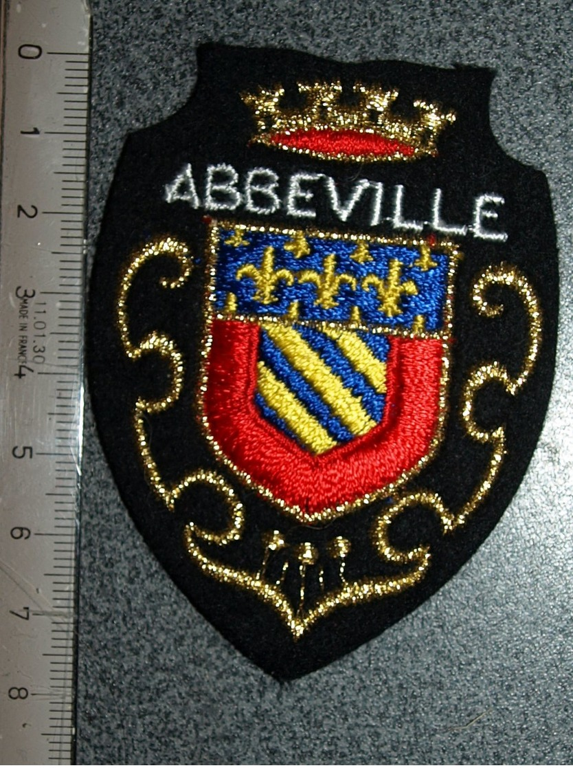 ECUSSON  TOURISTIQUE TISSUS  ABBEVILLE - Blazoenen (textiel)