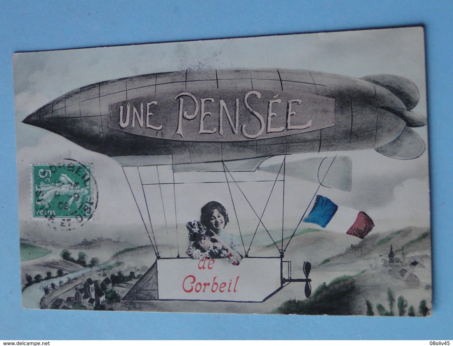 CORBEIL ESSONNES -- Carte FANTAISIE -  " Une Pensée " En Dirigeable - Luchtschepen