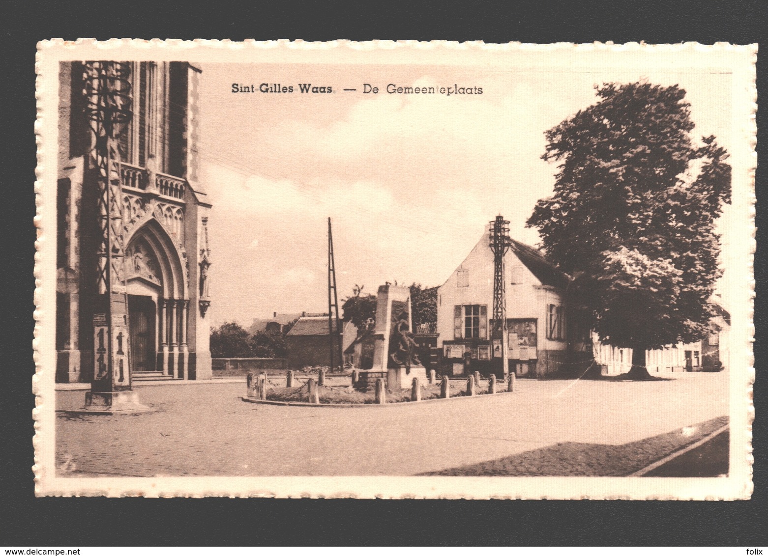 Sint-Gillis-Waas - De Gemeenteplaats - Uitgave Em. Van Den Bosch (Kruidenierswaren) - Sint-Gillis-Waas