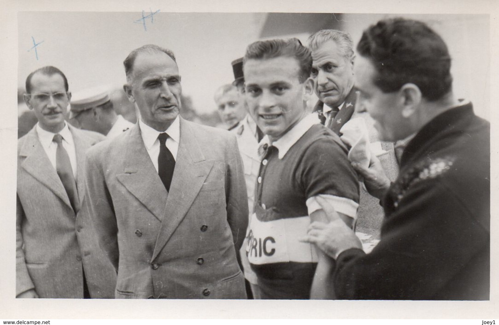 Carte Photo 1955 Le Haut Commissaire Et Le Maire De Brazaville Félicite Un Champion Cycliste - Afrique