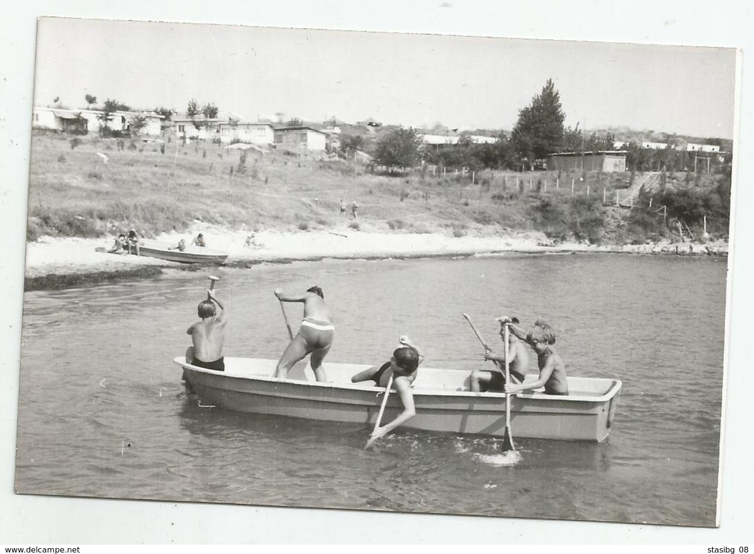 Man And Boys Row In A Boat  C885-288 - Persone Anonimi