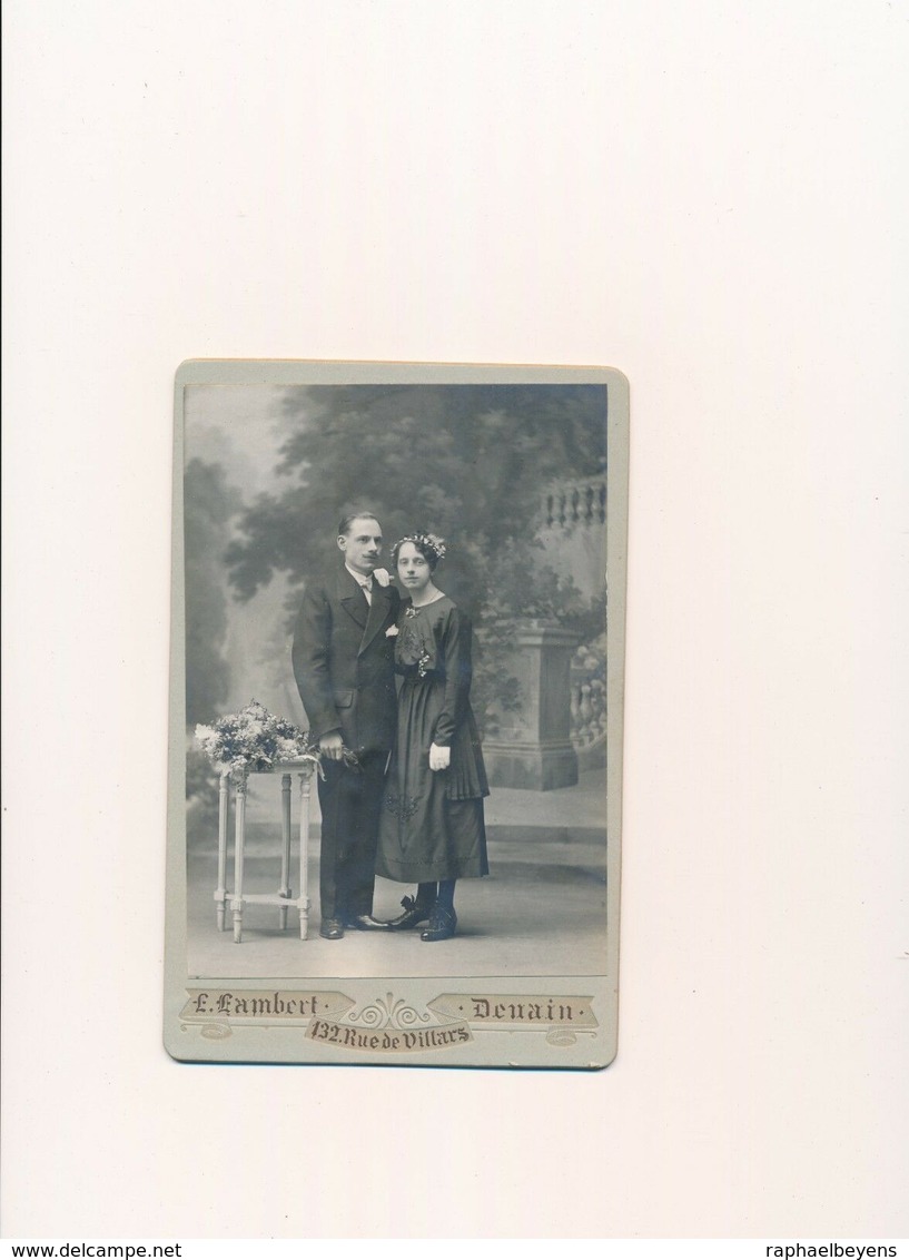 Grande CDV Couple Homme Et Femme Noir Costume L. Lambert Denain Fleurs Vintage - Anciennes (Av. 1900)