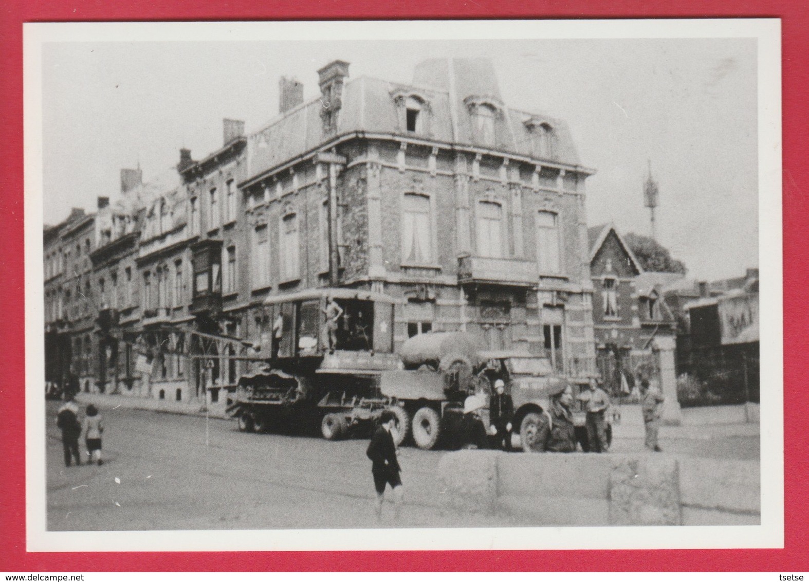 Charleroi - Libération Septembre 1944 - Soldats Et Véhicules US ...Rond Point-Tirou - Retirage - Guerra 1939-45