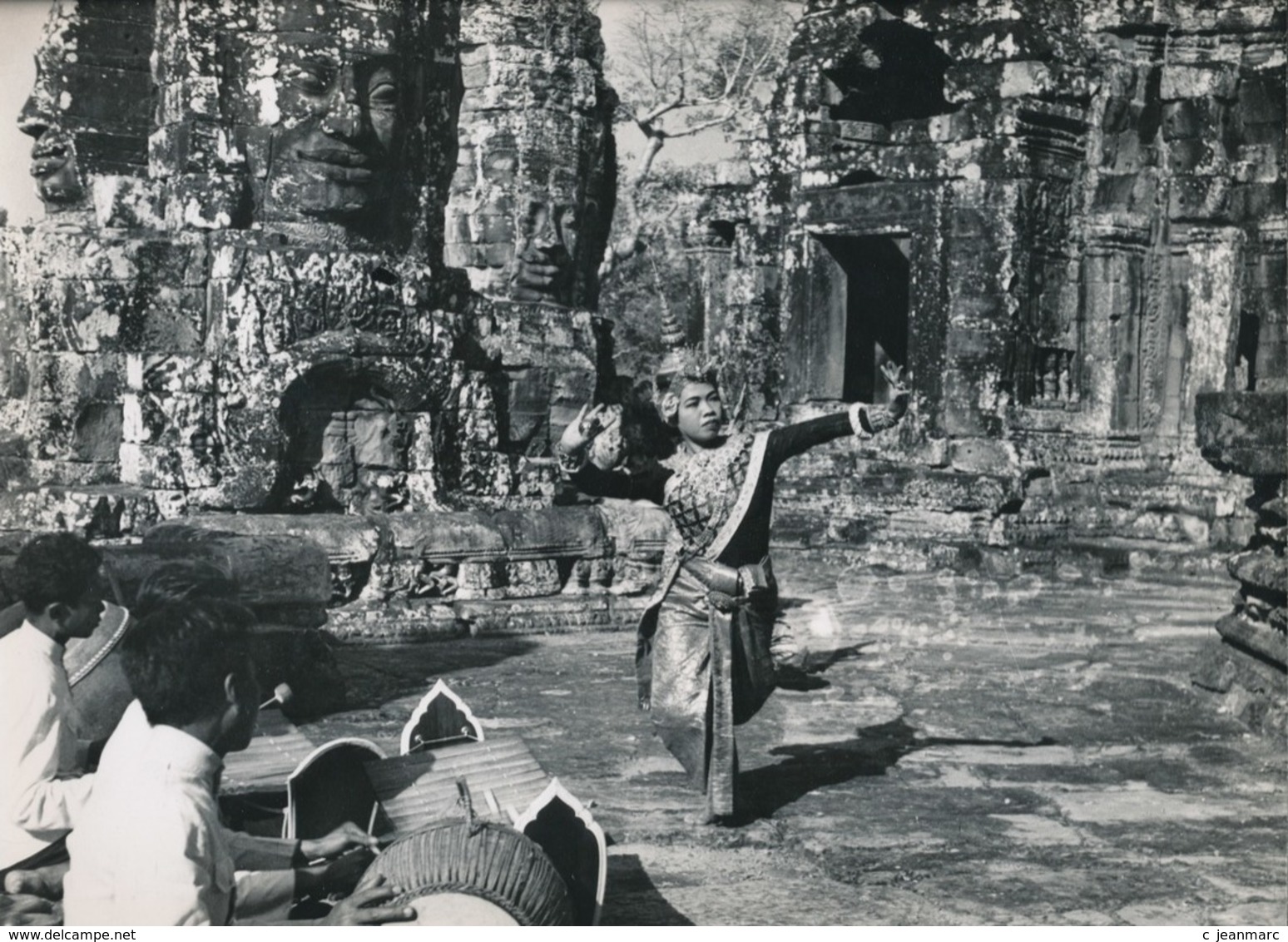 Danseuse Cambodgienne  Danses Royales Temple ANGKOR VAT Cambodge Photo Originale 24 X 30  Cm - Lieux