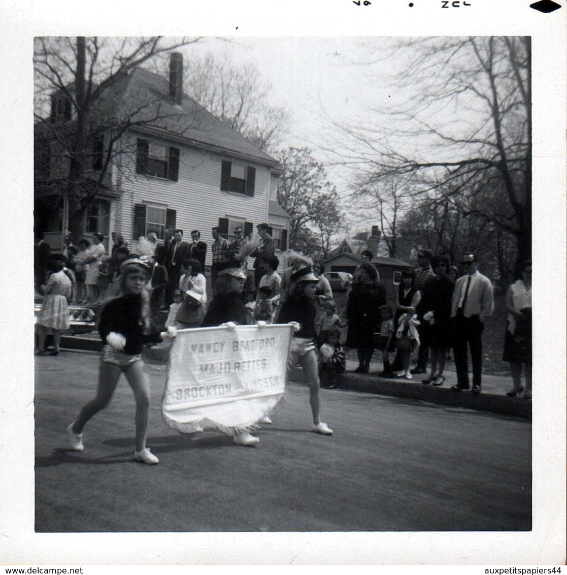 Photo Carrée Originale USA - Défilé De Majorettes Nancy Bradforo - Brockton, Kingstone En Juin 1967 - Pin-up