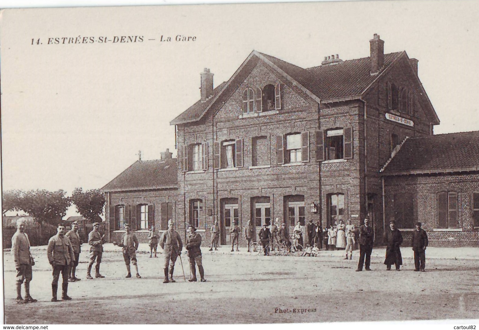 41  A61  CPA  ESTREES SAINT DENIS La Gare  TBE - Estrees Saint Denis