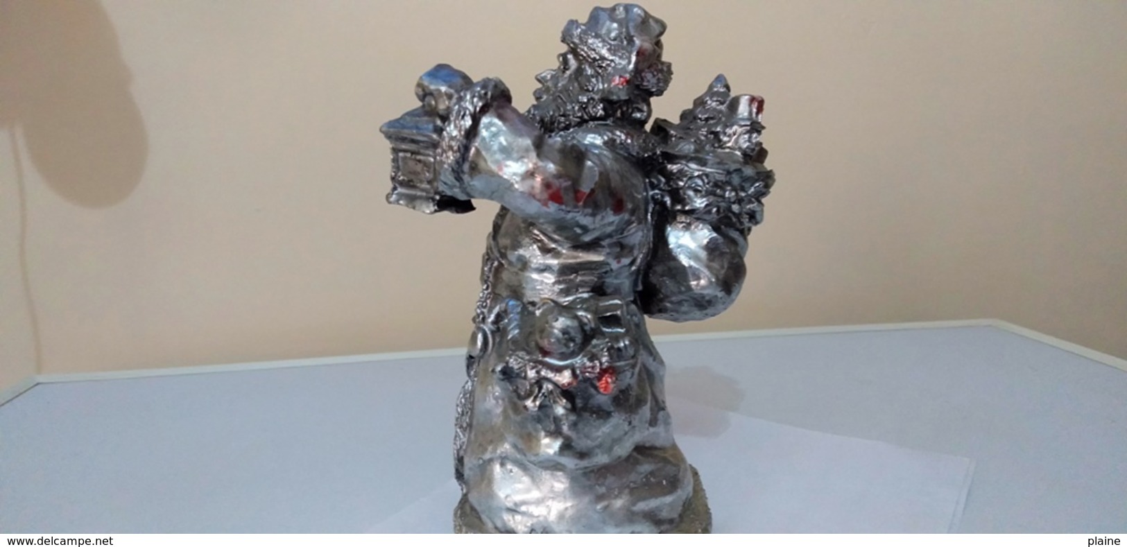 FIGURINE DU PERE NOEL EN METAL ARGENTE