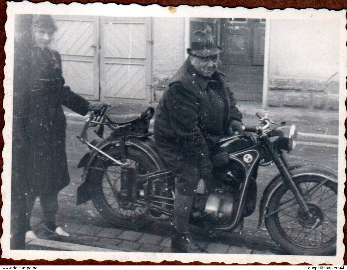 Photo Originale Motocyclisme - Homme Costaud Sur Une Moto BMW R 35 De 1940 - Cyclisme