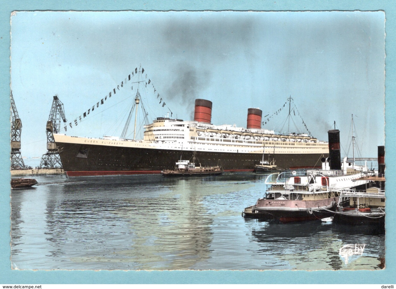 CP Bateaux  - Le Paquebot - Le Queen Elisabeth II Remorqué Vers Le Quai De France - Cherbourg - Paquebots